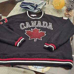 Hudson's Bay Canada Men's Crew Neck Sweatshirt with Red Maple Leaf XL